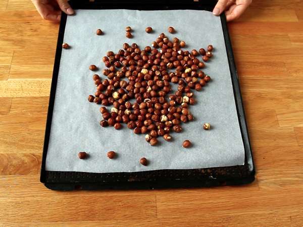 Sonunda kahve severler için bir krema! Çikolata ve fındık ile - Hazırlık adım 1