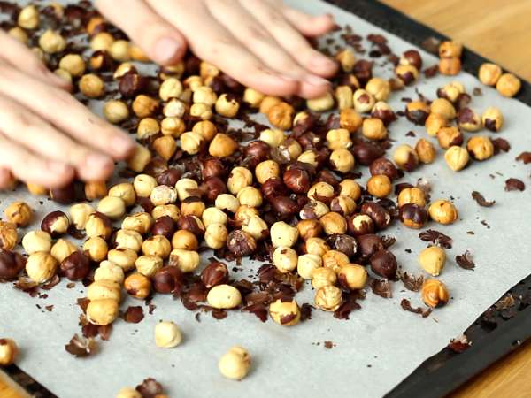 Sonunda kahve severler için bir krema! Çikolata ve fındık ile - Hazırlık adım 2