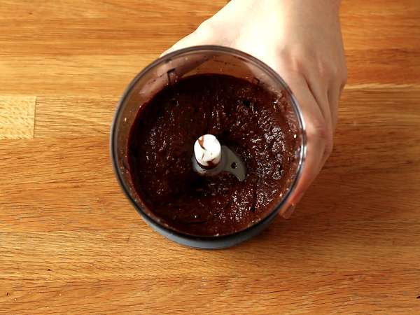 Sonunda kahve severler için bir krema! Çikolata ve fındık ile - Hazırlık adım 3