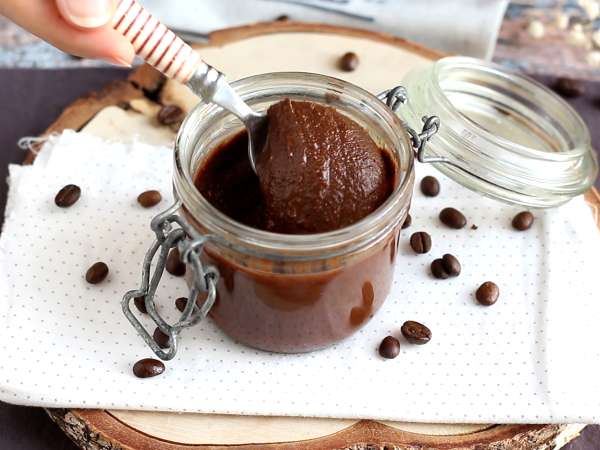 Sonunda kahve severler için bir krema! Çikolata ve fındık ile - Hazırlık adım 4