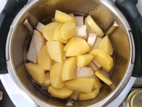 Thermomix ile sebze çorbası - Hazırlık adım 3