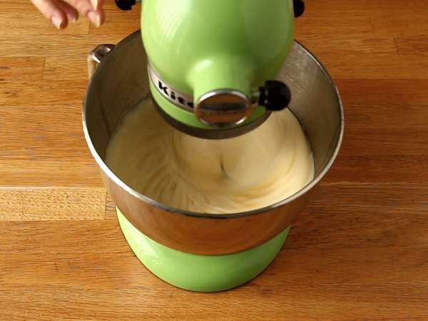 Limonlu ve beyaz çikolatalı Paskalya Bundt keki - Hazırlık adım 1