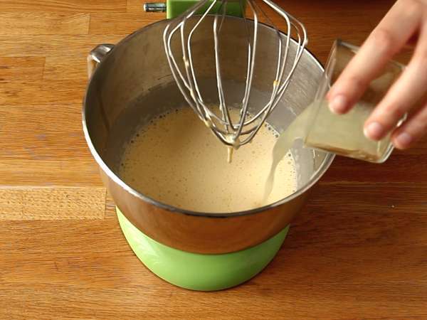 Limonlu ve beyaz çikolatalı Paskalya Bundt keki - Hazırlık adım 2