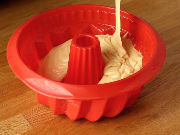 Limonlu ve beyaz çikolatalı Paskalya Bundt keki - Hazırlık adım 4