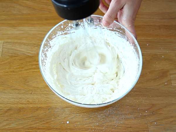 Paskalya brownisi ve krem şantili verrines - Hazırlık adım 4