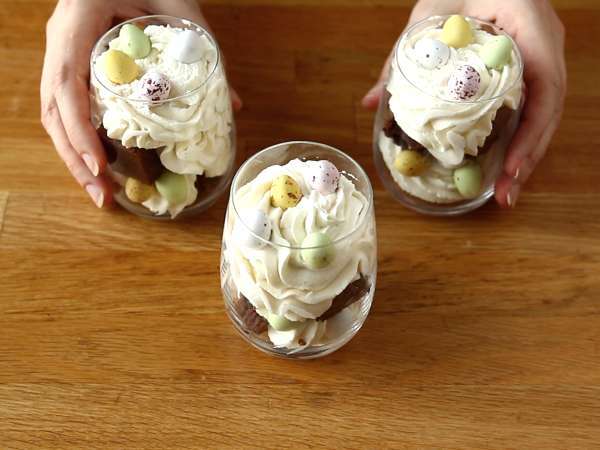 Paskalya brownisi ve krem şantili verrines - Hazırlık adım 6