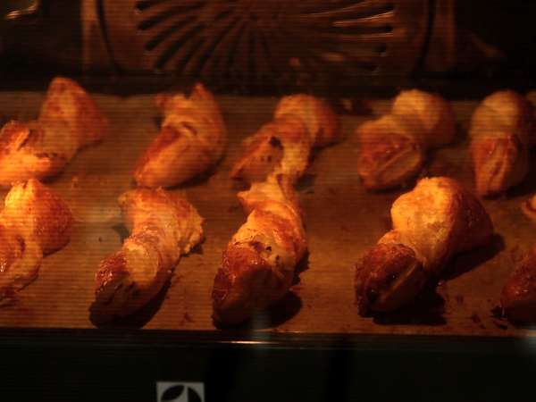 Peynirli ve maydanozlu milföy hamuru kıvrımları: aperatif için bir zorunluluk - Hazırlık adım 5