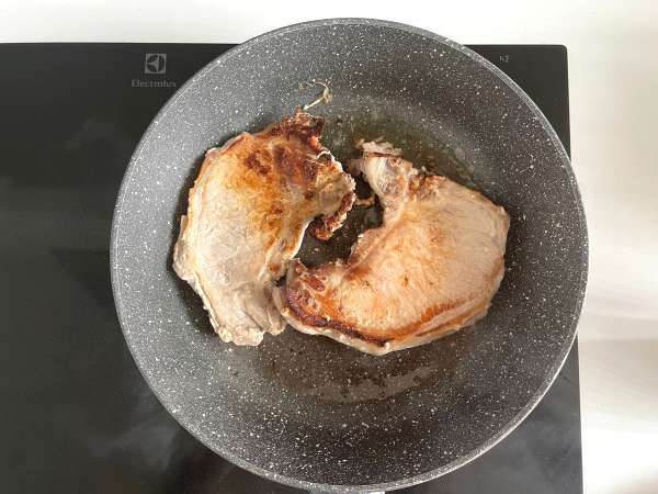 Domuz pirzolasını tavada nasıl kızartırsınız? - Hazırlık adım 4