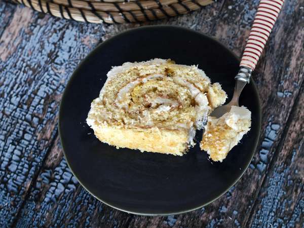 Hindistan cevizli çarkıfelek meyveli rulo, Yule kütüğü olarak mükemmel - Hazırlık adım 8