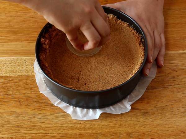 Ekstra gurme Snickers tarzı cheesecake - Hazırlık adım 2