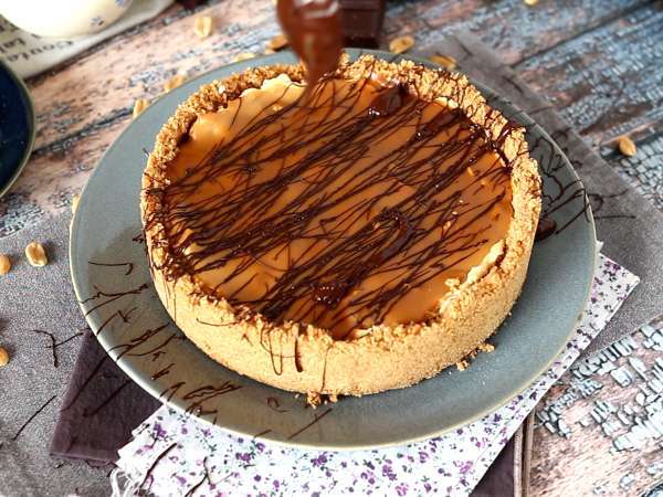 Ekstra gurme Snickers tarzı cheesecake - Hazırlık adım 8