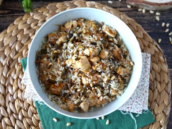 Tavuk, kabak, çam fıstığı ve balzamik sirke soslu pirinç salatası - Hazırlık adım 8