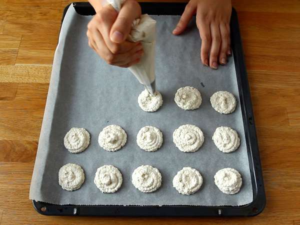 Amaretti, kahvenin yanında mükemmel İtalyan badem ikramı! - Hazırlık adım 3
