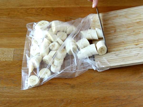 Vegan kırmızı meyveli dondurma: güzel kremalı muz, yapımı süper kolay! - Hazırlık adım 1