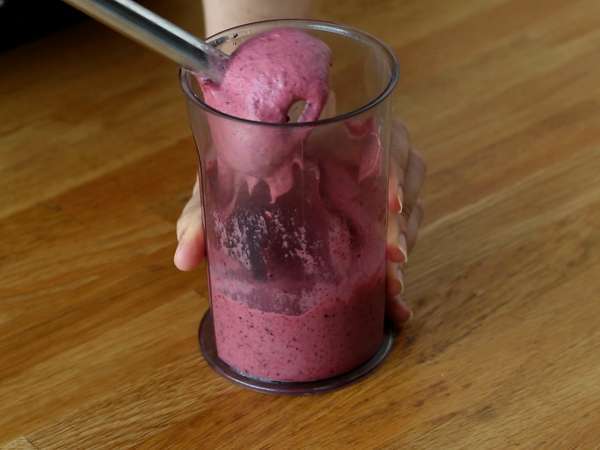 Vegan kırmızı meyveli dondurma: güzel kremalı muz, yapımı süper kolay! - Hazırlık adım 2