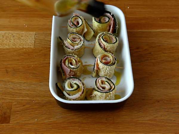 Jambon ve scamorza peynirli fırında kabak ruloları - Hazırlık adım 6