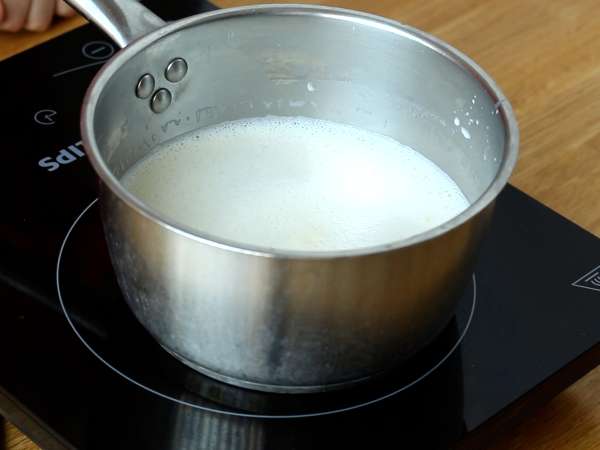 Antep fıstıklı panna cotta, herkesin sevdiği kolay tarif! - Hazırlık adım 2