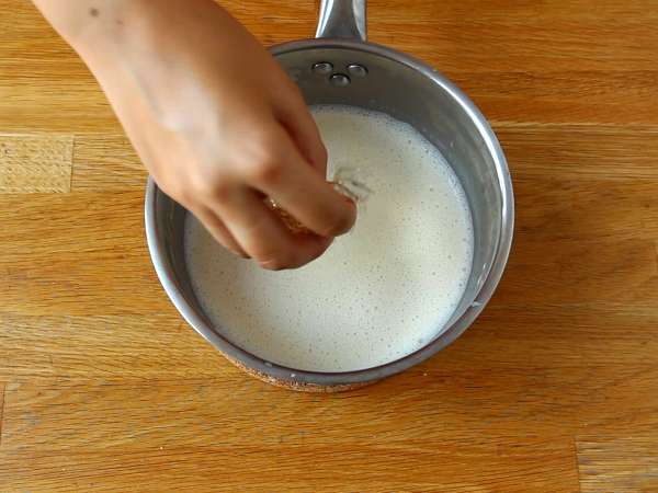 Antep fıstıklı panna cotta, herkesin sevdiği kolay tarif! - Hazırlık adım 3