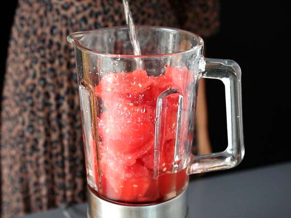 Karpuz frosé: roze ile süper ferahlatıcı granita kokteyli! - Hazırlık adım 3