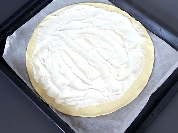 Aperatif olarak atıştırmak için mükemmel, somon ve fromage frais içeren lapa böreği - Hazırlık adım 2