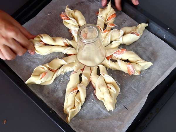 Aperatif olarak atıştırmak için mükemmel, somon ve fromage frais içeren lapa böreği - Hazırlık adım 5