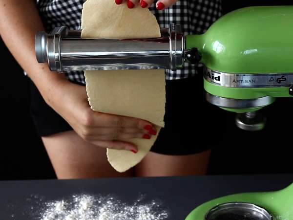 Lazanya için yumurtalı makarna nasıl hazırlanır - Hazırlık adım 5