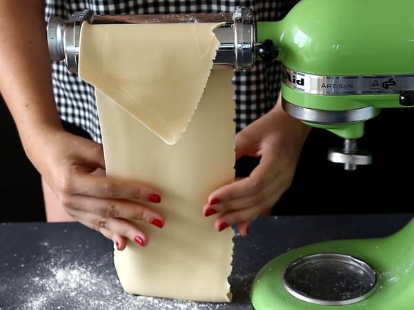 Lazanya için yumurtalı makarna nasıl hazırlanır - Hazırlık adım 6