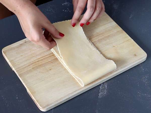 Lazanya için yumurtalı makarna nasıl hazırlanır - Hazırlık adım 7