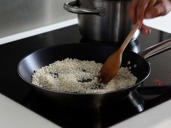 Balkabaklı risotto, sonbahar için narin ve mükemmel bir ilk yemek - Hazırlık adım 3