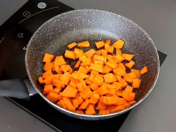 Balkabağı ve ricotta sosu, makarna ile veya ravioli içine doldurulmuş olarak mükemmel! - Hazırlık adım 1