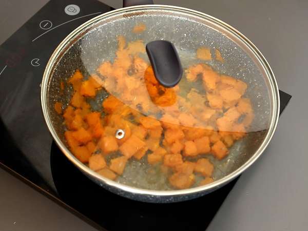 Balkabağı ve ricotta sosu, makarna ile veya ravioli içine doldurulmuş olarak mükemmel! - Hazırlık adım 2