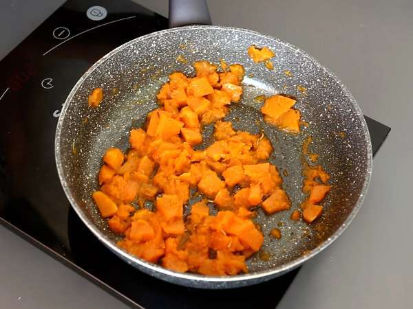 Balkabağı ve ricotta sosu, makarna ile veya ravioli içine doldurulmuş olarak mükemmel! - Hazırlık adım 3