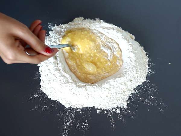 Ev yapımı yumurtalı pappardelle: adım adım açıklanan tarif - Hazırlık adım 2