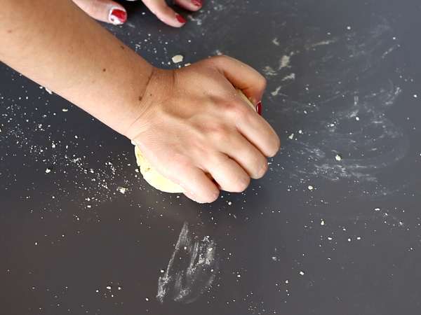 Ev yapımı yumurtalı pappardelle: adım adım açıklanan tarif - Hazırlık adım 3