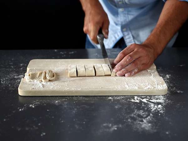 Ev yapımı yumurtalı pappardelle: adım adım açıklanan tarif - Hazırlık adım 6