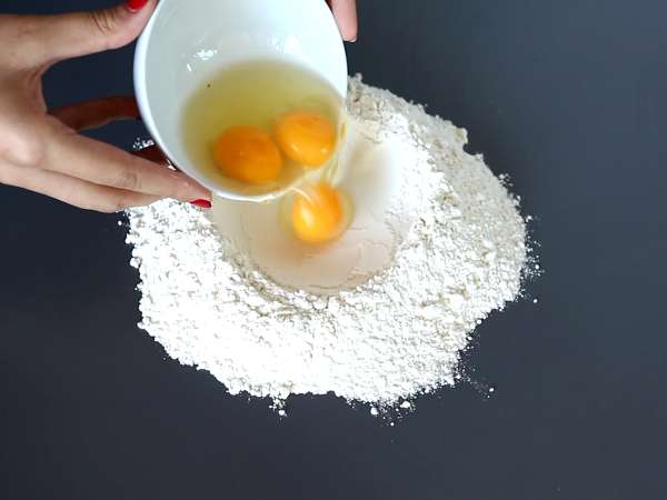 Caramelle, balkabağı ve ricotta dolgulu şeker şeklinde ravioli - Hazırlık adım 1