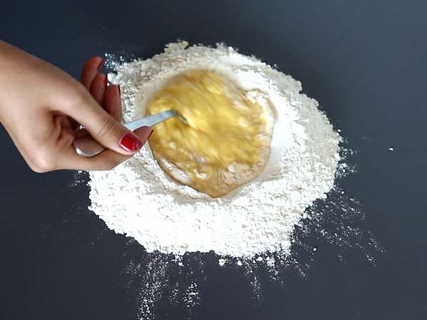 Caramelle, balkabağı ve ricotta dolgulu şeker şeklinde ravioli - Hazırlık adım 2