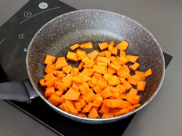 Caramelle, balkabağı ve ricotta dolgulu şeker şeklinde ravioli - Hazırlık adım 4