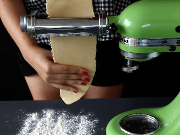 Caramelle, balkabağı ve ricotta dolgulu şeker şeklinde ravioli - Hazırlık adım 7