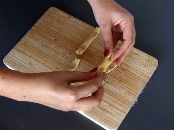 Caramelle, balkabağı ve ricotta dolgulu şeker şeklinde ravioli - Hazırlık adım 11