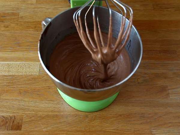 Cadılar Bayramı Bundt keki, ağız sulandıran çikolatalı bundt kek - Hazırlık adım 3