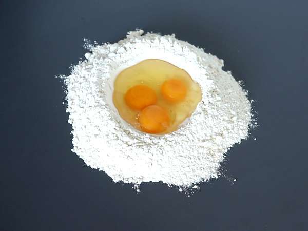 Ev yapımı tagliatelle, adım adım açıklanan prosedür - Hazırlık adım 1