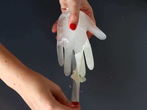 El şeklinde buz küpü ile Cadılar Bayramı kokteyli - kolay öğretici! - Hazırlık adım 3