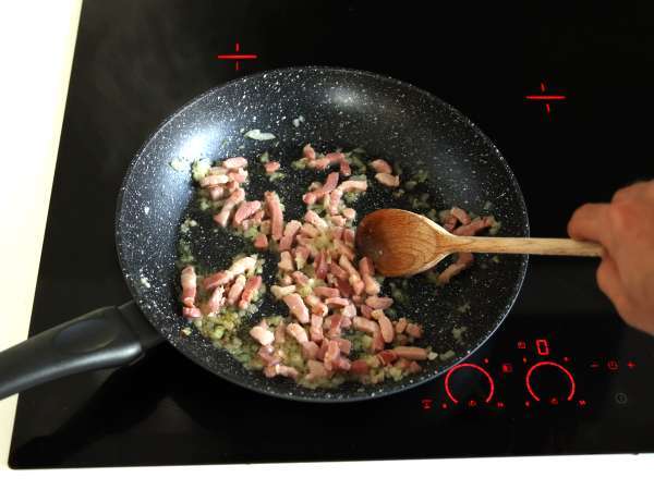 Pasta alla boscaiola, sonbahar ve kış için ideal ilk yemek - Hazırlık adım 2