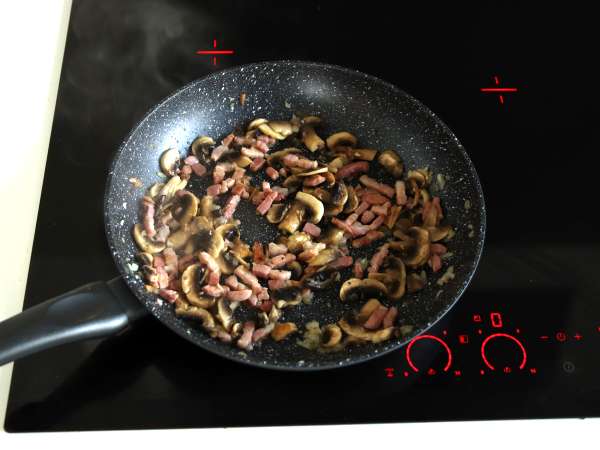 Pasta alla boscaiola, sonbahar ve kış için ideal ilk yemek - Hazırlık adım 3