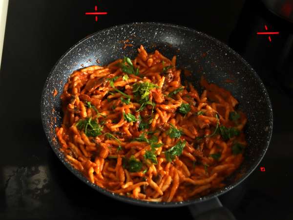 Pasta alla boscaiola, sonbahar ve kış için ideal ilk yemek - Hazırlık adım 7