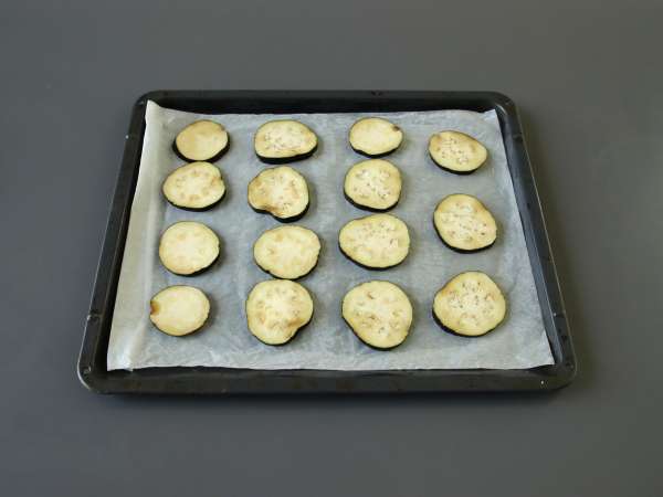 Hızlı fırınlanmış patlıcan, lezzetli ve hafif bir garnitür - Hazırlık adım 2