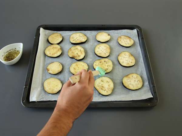 Hızlı fırınlanmış patlıcan, lezzetli ve hafif bir garnitür - Hazırlık adım 4