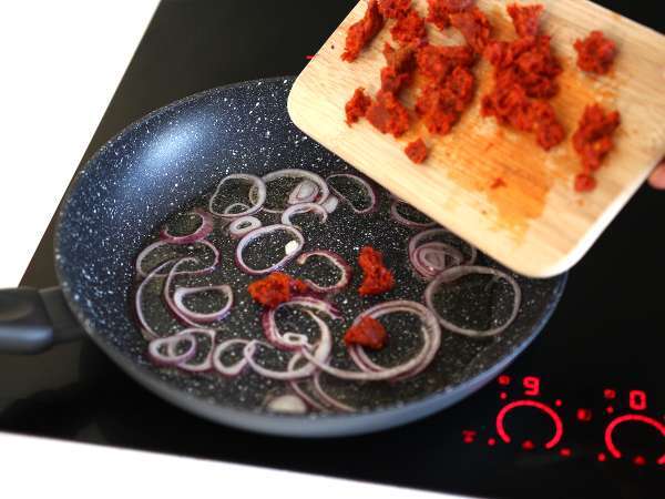 'Nduja'lı Makarna, yapımı kolay bir Calabria makarna yemeği - Hazırlık adım 2