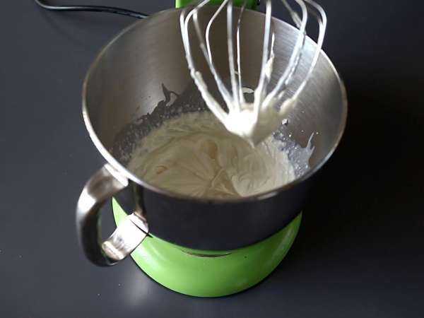 Fırında pişmeyen Raffaello tarzı hindistan cevizli verrines - kar küresinde masalsı bir tatlı - Hazırlık adım 3